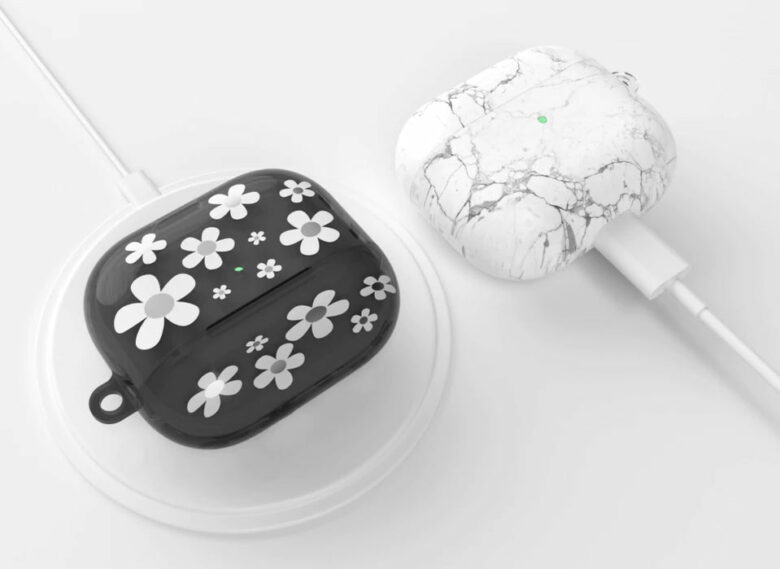 Check out the fleur and marble colors of the basic protective case.